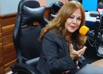 Eglée González Lobato asume la Defensoría del Pueblo
