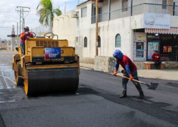 ¡Los 4 niveles de gobierno! 10 mil toneladas de asfalto modernizan los sectores de San Jacinto