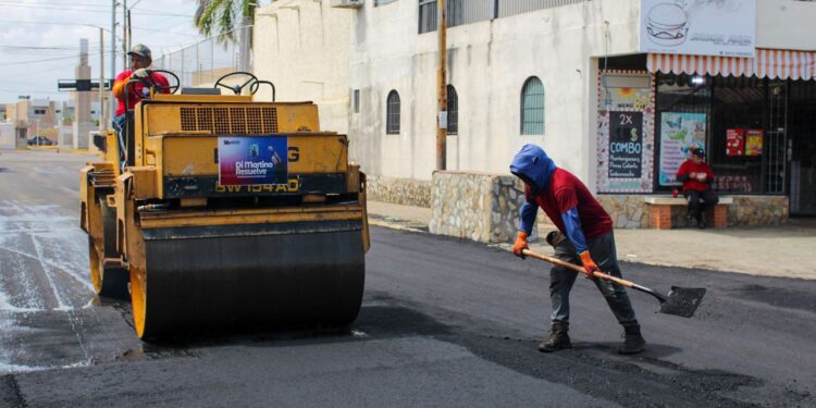 ¡Los 4 niveles de gobierno! 10 mil toneladas de asfalto modernizan los sectores de San Jacinto