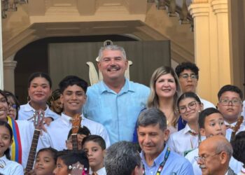 Gobernación del Zulia celebra el Día del Cuatro con un concierto en la plaza Bolívar de Maracaibo