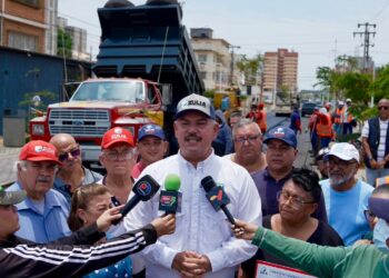 Gobernador Luis Caldera inspecciona avance de los trabajos del Boulevard Avenida 11 en Maracaibo