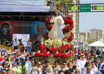 Unos 100 mil feligreses acompañaron la imagen de Jesús de la Divina Misericordia ¡29 años de devoción!