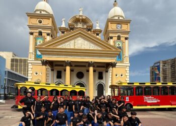 ¡Aprendiendo fuera del aula! 60 estudiantes del Colegio Santo Cristo disfrutaron de la Ruta Patrimonial a bordo del Tranvía de Maracaibo