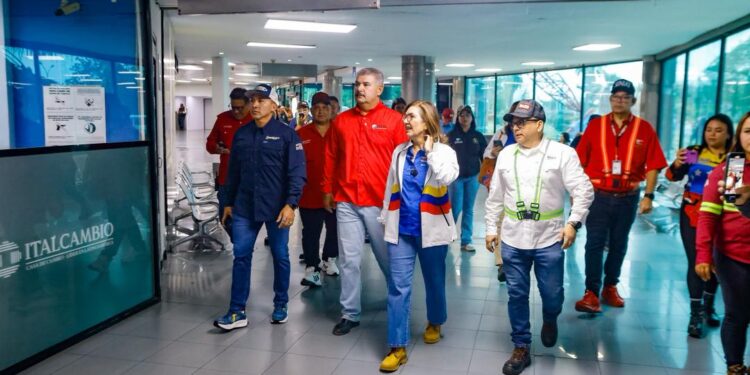Ministra Jacqueline Farías inspecciona trabajos de reacondicionamiento del Aeropuerto La Chinita en Maracaibo