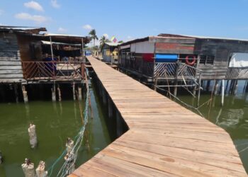 Rehabilitan más de 300 metros de caminerías en los palafitos de Santa Rosa