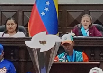 Maracaibo recibe con honores la Copa de los Campeones de Béisbol