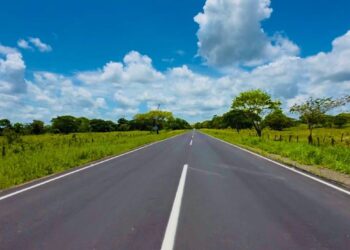 Gobernador Luis Caldera inaugura 50 km de la Machiques-Colón