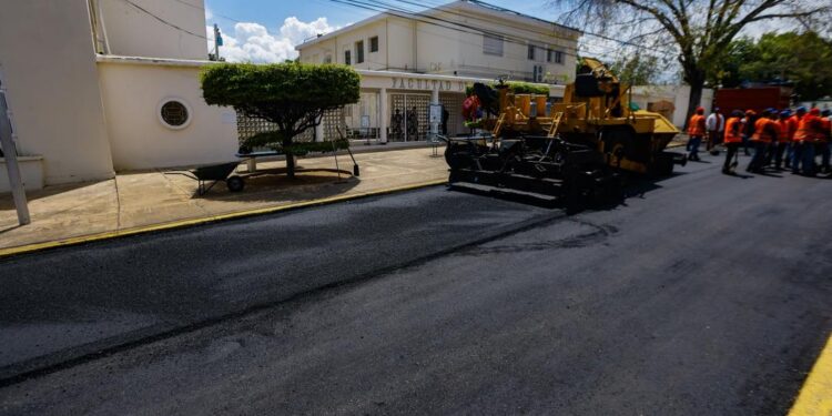 Gobernación del Zulia rehabilita accesos viales a la Facultad de Medicina, Maternidad Castillo Plaza y Banco de Sangre