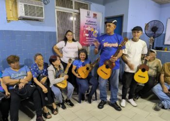 Abuelos y abuelas del club “Años Dorados” del IVSS Norte recibieron clase especial de cuatro