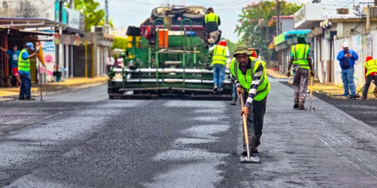 Gobernador Luis Caldera activa Plan de Asfaltado en Campo Boyacá ¡Municipio Jesús Enrique Lossada!