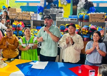 Gobernador Luis Caldera impulsa la educación en Jesús Enrique Lossada ¡Nuevas herramientas tecnológicas!