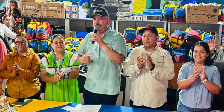 Gobernador Luis Caldera impulsa la educación en Jesús Enrique Lossada ¡Nuevas herramientas tecnológicas!