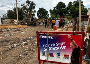 Alcaldía de Maracaibo realiza operativo de limpieza y elimina desechos en el sector Hato Escondido