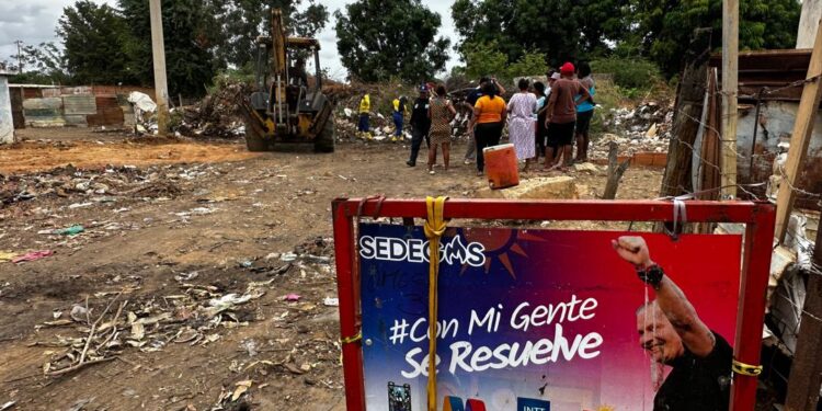 Alcaldía de Maracaibo realiza operativo de limpieza y elimina desechos en el sector Hato Escondido