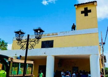 ¡Manos a la Obra en Baralt! Gobernador Caldera firma acuerdo para rehabilitar la iglesia San Isidro Labrador