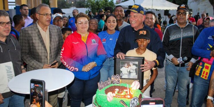Con dos estatuas Alcaldía de Maracaibo rendirá tributo a Luis Aparicio Montiel ¡Compromiso del alcalde Giancarlo Di Martino!