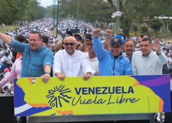 «Estamos llamados a marchar juntos, por la paz y la convivencia democrática» afirma Delcy Rodríguez