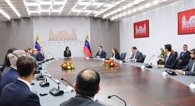 Presidenta (E) Delcy Rodríguez encabeza encuentro con inversores internacionales