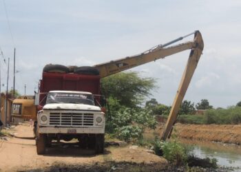 Alcaldía de Maracaibo realiza operativo de limpieza en el Puente Espuma de la comunidad de Etnia Guajira