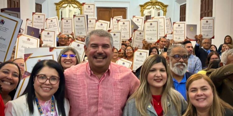¡Justicia social! 915 trabajadores de la Gobernación del Zulia pasan a fijos para dignificar la labor pública