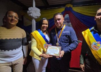 Alcaldía y Concejo Municipal de Obispo Ramos de Lora otorgaron distinción honorífica al Comisario Jesús Rivera Puentes