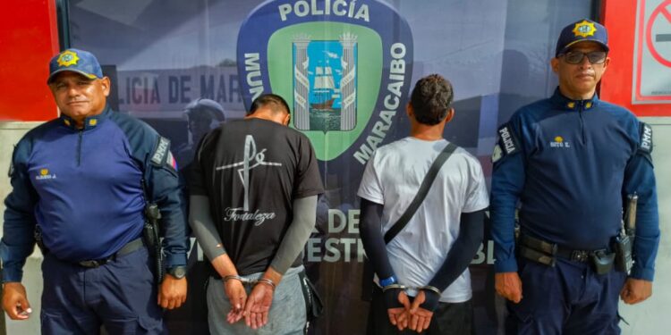 Detenido dos ciudadanos por intento de robo en unidad de transporte público