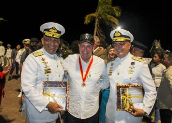 Autoridades militares y civiles recibieron reconocimientos en acto del forzamiento de la barra de Maracaibo