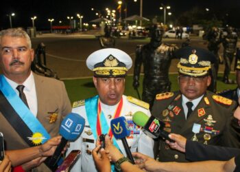 Almirante Jorge Agüero Montes: “La Armada garantiza resguardo de la soberanía de nuestra Patria”