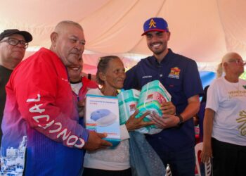 En Altos del Sol Amada hicieron “el mercado” en jornada de la Alcaldía de Maracaibo ¡Entrega de ayudas humanas!