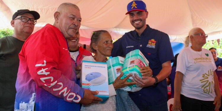 En Altos del Sol Amada hicieron “el mercado” en jornada de la Alcaldía de Maracaibo ¡Entrega de ayudas humanas!
