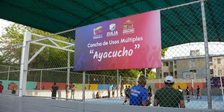 Totalmente rehabilitada cancha de usos múltiples “Ayacucho”