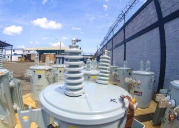 Gobernación del Zulia y Corpoelec distribuyen 16 transformadores en el Sur del Lago