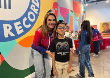 Programa Santa Lucía entregó 70 pares de lentes a niños y jóvenes de Maracaibo