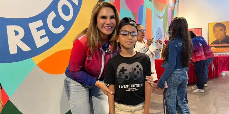 Programa Santa Lucía entregó 70 pares de lentes a niños y jóvenes de Maracaibo