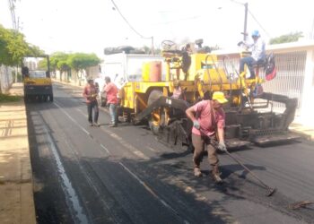 Alcaldía de Maracaibo alcanza el 50% de rehabilitación integral en la Av. 4 de San Jacinto ¡Colectores y asfaltado!
