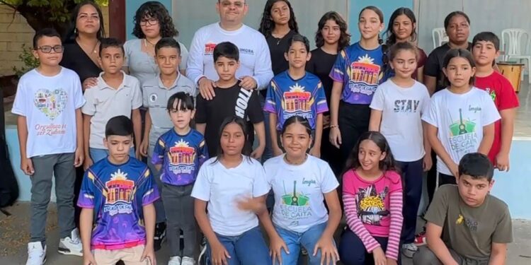 Ricardo “Pelón” Aguirre supervisa escuelas para el Festival Nacional de la Gaita
