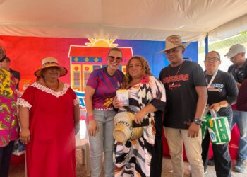 Entregan ayudas humanas a través de la Venapp y del sistema 1×10 del Buen Gobierno ¡En El Naranjal y en Etnia Guajira!