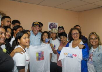 Comuna Elodia Petit recibe materiales para viviendas y recursos para el proyecto juvenil
