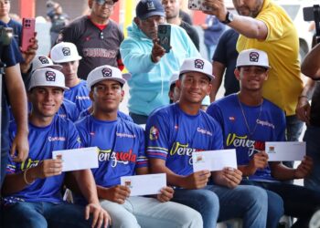 ‎Alcalde Di Martino entregó boletos a la Pequeña Liga Coquivacoa ¡Campeonato Latinoamericano Senior!