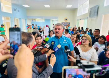 Gobernador Luis Caldera entrega vías recuperadas en la Facultad de Medicina con el Plan LUZ