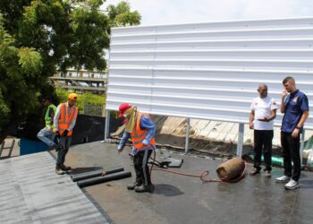 Impermeabilizan techo de la fachada del Mercado Santa Rosalía