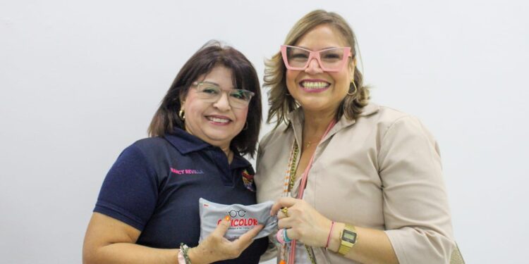 Alcaldía Bolivariana de Maracaibo entregó lentes a 130 trabajadores a través del programa Santa Lucía