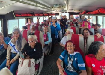 Alegría sobre el Coquivacoa: Más de 50 adultos mayores disfrutan de un emotivo paseo por el Lago de Maracaibo