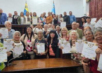 Clez anuncia reforma legal en beneficio del Adulto Mayor ¡Honra la sabiduría de los abuelos!