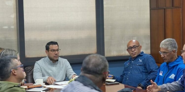 Reunión clave impulsa la planificación de la Zafra de Bauxita 2026 en industrias básicas