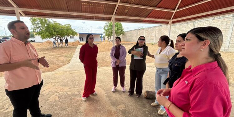 Primera Dama del Zulia inspecciona trabajos de rehabilitación de la Casa del Abuelo en La Cañada de Urdaneta