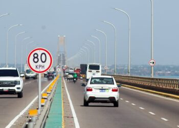 Fomutur impulsa ruta turística recorriendo el Puente sobre el Lago
