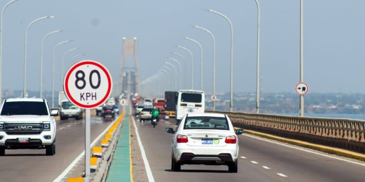 Fomutur impulsa ruta turística recorriendo el Puente sobre el Lago