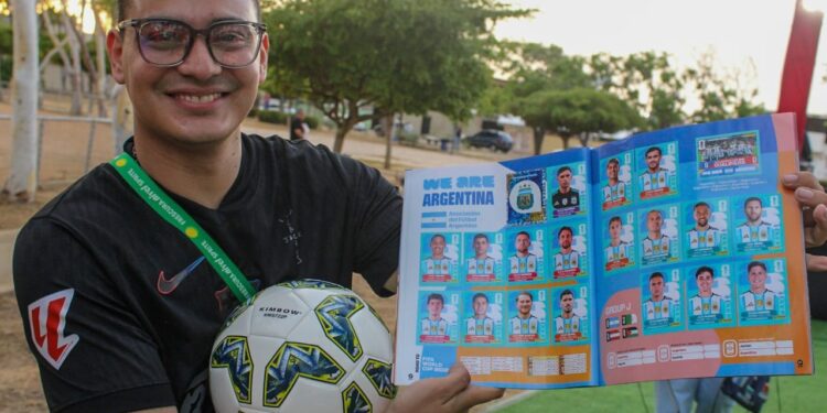 ‎Tercer intercambio de barajitas del Mundial 2026 en la Plaza Canta Claro ¡‎Maracaibo vive la fiebre mundialista!