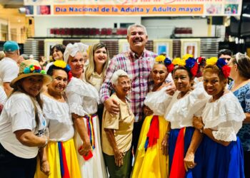Gobernación del Zulia rinde homenaje a los adultos mayores ¡Exposición y entrega de reconocimientos!